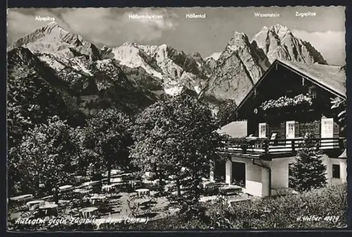 AK Garmisch, Gasthaus Aulsalm, Bes. F. Windeisen, Garten mit Bergpanorama