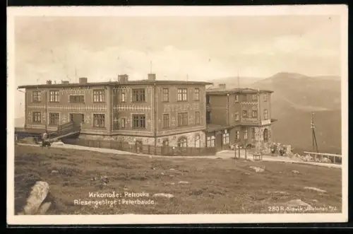 AK Peterbaude /Riesengebirge, Berghütte, Panorama