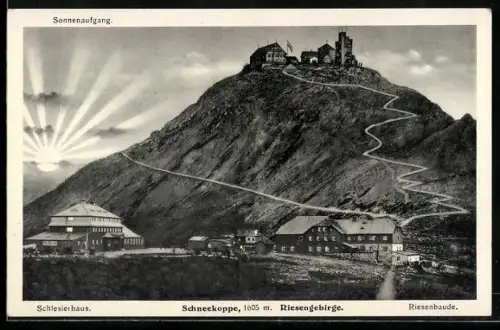 AK Riesenbaude /Riesengebirge, Schneekoppe, Schlesierhaus u. Berghütten, Sonnenaufgang