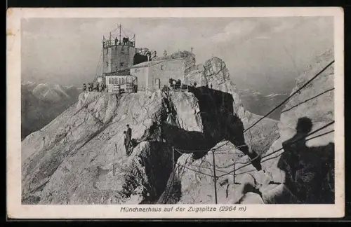 AK Münchnerhaus /Zugspitze, Panorama-Ansicht mit Wanderern