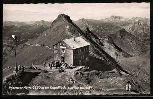 AK Wormser Hütte am Kapelljoch, Berghütte mit Gästen aus der Vogelschau