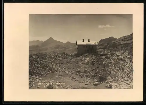 AK Ingolstädter Haus, Berghütte umgeben von Felsen