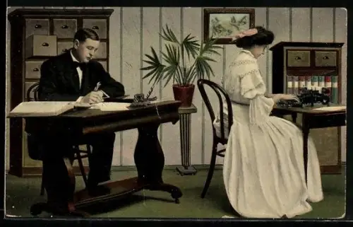 AK Dame mit Schreibmaschine, Mann schreibt einen Brief