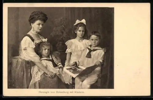 AK Die Herzogin von Hohenberg mit Kindern