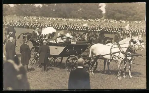 AK Königin von England im Pferdewagen