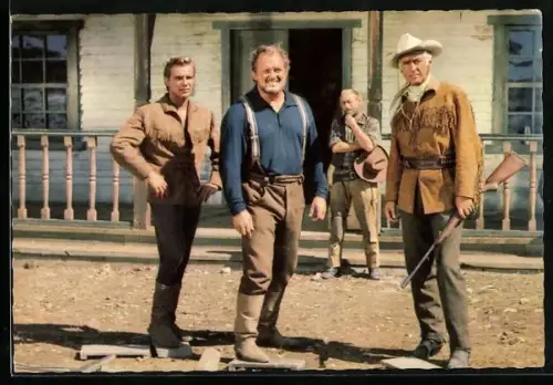 AK Filmszene aus Karl Mays Unter Geiern, Götz George, Stewart Granger, Walter Barnes
