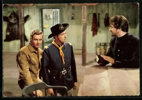 AK Unter Geiern, Annies Blicken entgeht es nicht, wie der Offozier dem Prediger einen Zettel zusteckt...