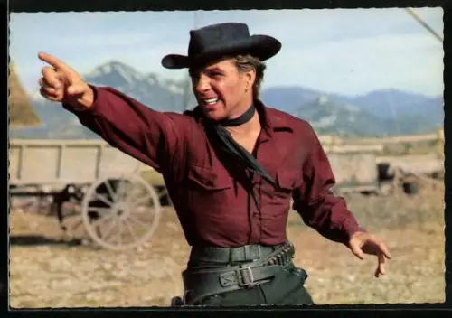 AK Karl May, Götz George in einer Szene aus Unter Geiern