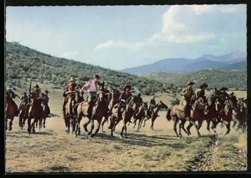 AK Filmszene aus Karl May-Film Der Schatz im Silbersee, Hernapreschende Banditen