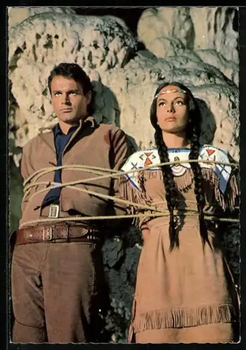AK Karin Dor und Mario Girotti in Winnetou II. Teil, Filmszene
