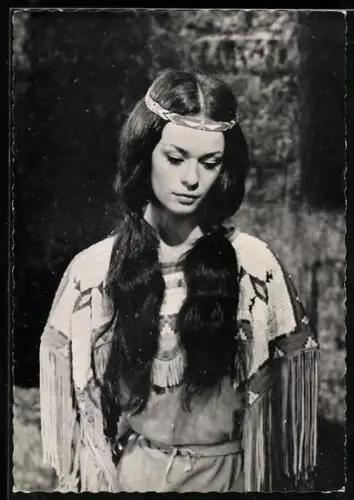 AK Schauspielerin Marie Versini als Indianerin