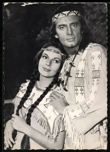 AK Schauspielerin Karin Dor und Schauspieler Pierre Brice in Winnetou II