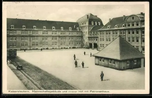 AK Kaiserslautern, Mannschaftsgebäude und innerer Hof mit Patronenhaus