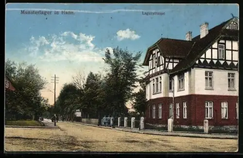 AK Munsterlager in Hann., Lagerstrasse, Fachwerkhaus, Strassenansicht