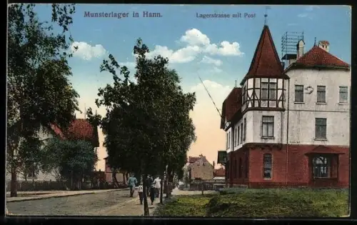 AK Munsterlager in Hann., Lagerstrasse mit Post
