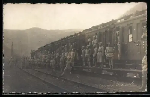 Foto-AK Bad Ems, Französische Besatzungstruppen am Bahnhof 1919