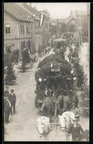 Foto-AK Schlüchtern /Hessen, Festzug mit geschmückten Festwagen