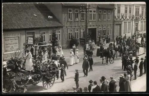 Foto-AK Bad Lauterberg /Osterode, Badejubiläum 1914, Festzug, Festwagen der Gärtnerei Adolf Wurm
