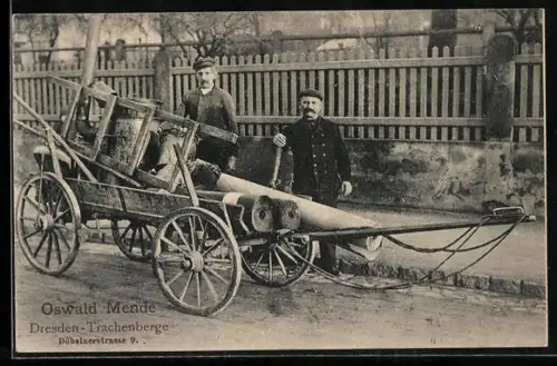 AK Dresden-Trachenberge, Zwei Männer transportieren Leitern, Teppiche und einen Ofen, Oswald Mende