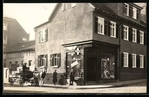 Foto-AK Friedberg /Hessen, Strassenecke mit Adler-Apotheke