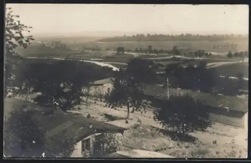 Foto-AK Munster, Blick über das Barackenlager, Landschaft im Hintergrund