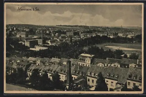 Foto-AK Meerane i. Sa., Stadtansicht mit Wohnhäusern und Fabrikgebäuden