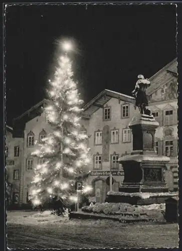 AK Bad Tölz, Weihnachtsbaum und Denkmal an der Marktstrasse