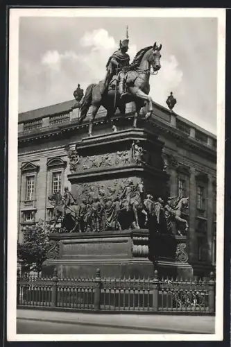 AK Berlin, Reiterstandbild Friedrichs des Grossen, Unter den Linden