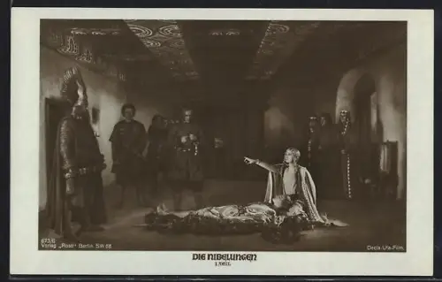 AK Ufa-Film Die Nibelungen 1.Teil, Siegfrieds Tod, Kriemhild beschuldigt Hagen des Mordes