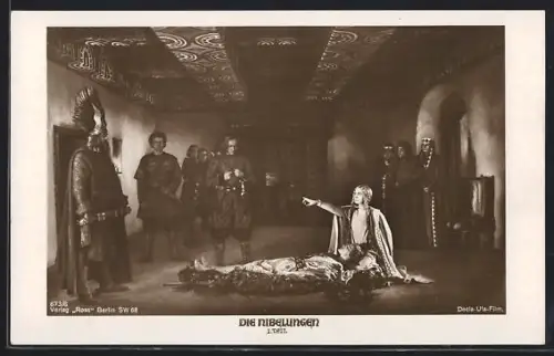 AK Ufa-Film Die Nibelungen 1.Teil, Siegfrieds Tod, Kriemhild beschuldigt Hagen des Mordes