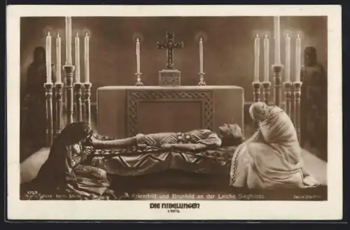 AK Die Nibelungen I. Teil, Kriemhild und Brunhild an der Leiche Siegfrieds, Altar