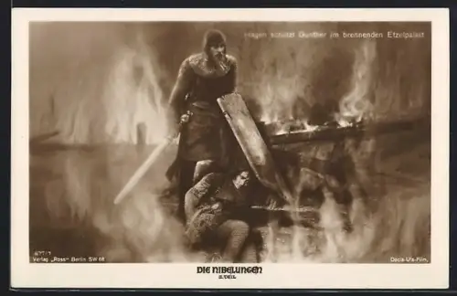 AK Film Die Nibelungen, Hagen schützt Gunther im brennenden Etzelpalast