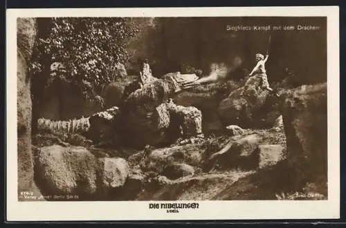 AK Die Nibelungen, Siegfried holt beim Kampf mit dem Drachen zum Schlag aus