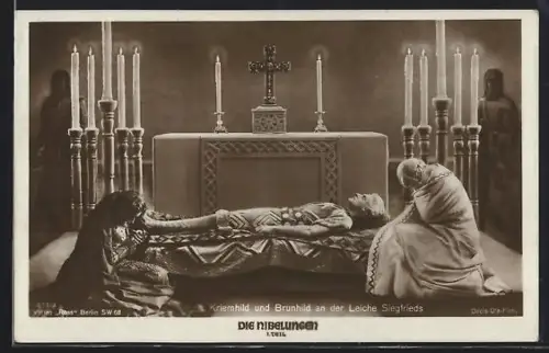 AK Die Nibelungen I. Teil, Kriemhild und Brunhild an der Leiche Siegfrieds, Altar