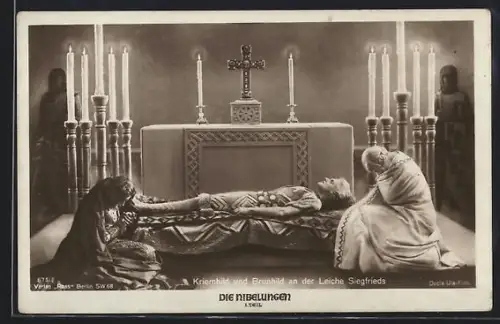 AK Die Nibelungen I. Teil, Kriemhild und Brunhild an der Leiche Siegfrieds, Altar