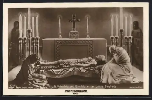 AK Die Nibelungen I. Teil, Kriemhild und Brunhild an der Leiche Siegfrieds, Altar