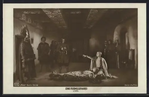 AK Ufa-Film Die Nibelungen 1.Teil, Siegfrieds Tod, Kriemhild beschuldigt Hagen des Mordes
