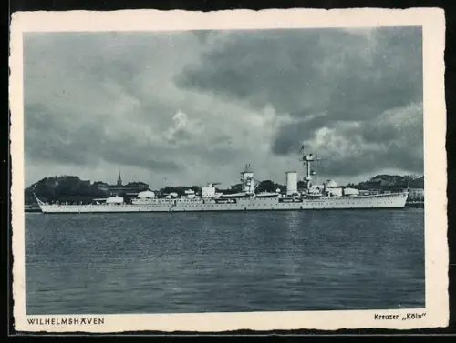 AK Wilhelmshaven, Kreuzer Köln der Kriegsmarine in Seitenansicht