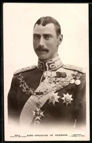 AK King Christian of Denmark, König von Dänemark in jungen Jahren mit vielen Orden