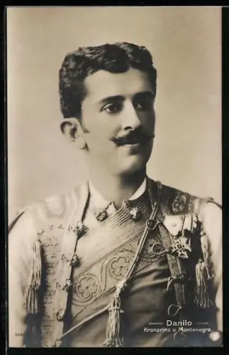 AK Kronprinz Danilo von Montenegro in Tracht