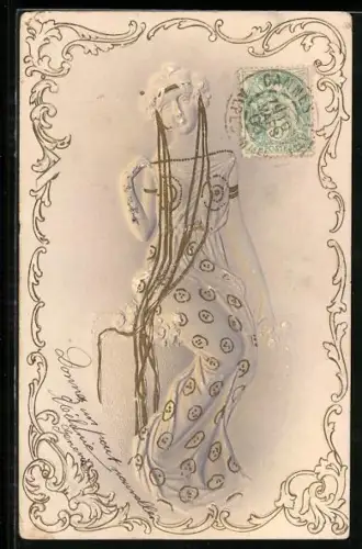Präge-AK Einer attraktiven Dame in leichtem Kleid mit goldenen Akzenten, Jugendstil