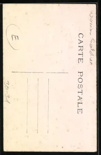 AK Frau in Uniform auf einem Pferd