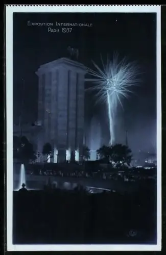 AK Paris, Exposition internationale 1937, Feux d`artifice devant la Pavillon de L`Allemagne