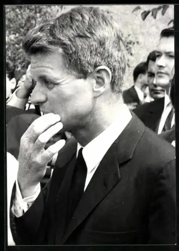 AK Robert Kennedy bei einem öffentlichen Auftritt