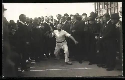 Foto-AK Sportler eines Leichtathletik-Vereins beim Wurf