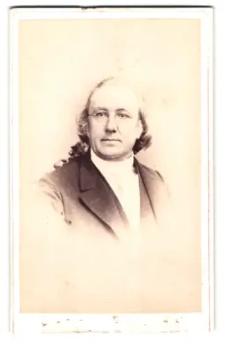 Fotografie Émile Pricam, Genf, Rue Petitot 7, Portrait eines älteren Mannes