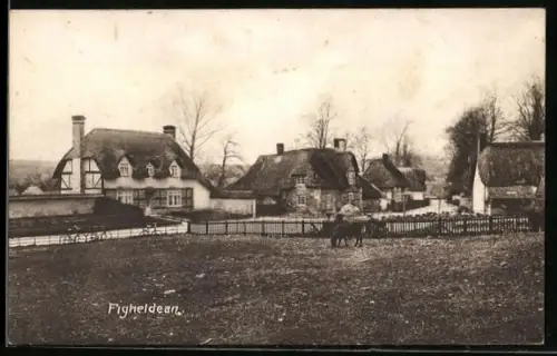 AK Figheldean, Ortspartie mit Strasse