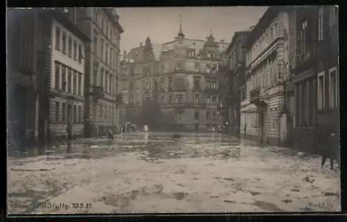 Foto-AK Stuttgart, Strassenpartie während des Unwetters am 10.05.1921