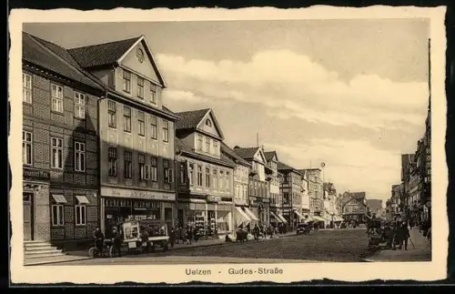 AK Uelzen, Partie an der Gudes-Strasse mit Buchhandlung A.H. Steincke