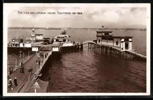 AK Southend-on-Sea, The Pier and Lifeboat House